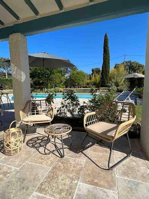 Villa Les Folies - magnifique jardin avec piscine in Le Beausset, Côte méditerranéenne (France)
