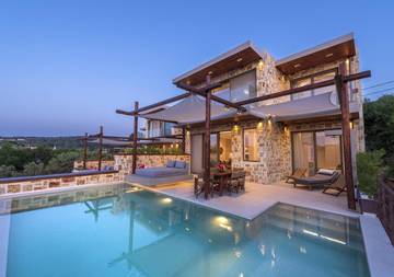 Ferienanlage für 6 Personen, mit Terrasse und Pool sowie Ausblick in Griechenland