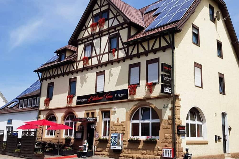 Geheel appartement, Eenpersoonskamer 13 m² met gedeelde douche in Bad Liebenzell, Noordelijk Zwarte Woud