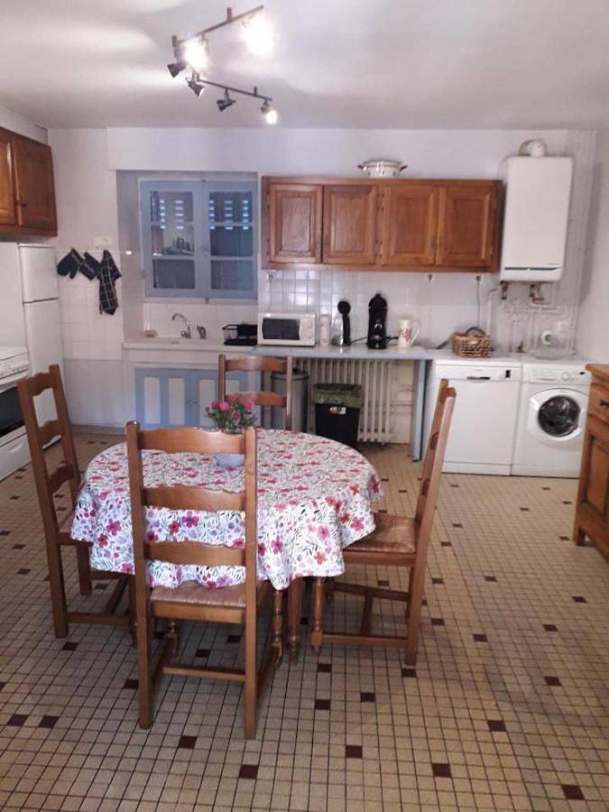 Location de vacances pour 6 personnes, avec Terrasse et Jardin à Lacropte - 2