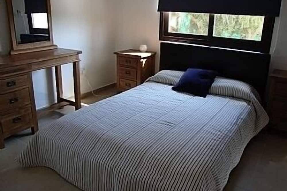 Schöne Steinvilla mit großem privatem Pool und kostenlose Nutzung unseres Autos:) in Peyia, Südzypern