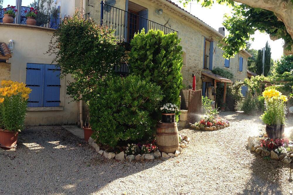 Apartamento entero, Autoservicio 2 Dormitorio Casas rurales en el corazón de la Provenza in Rognonas, Region de Arles