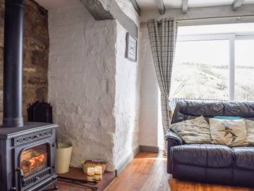 Log Cabin for 4 People in Mid-Wales, Powys, Photo 4