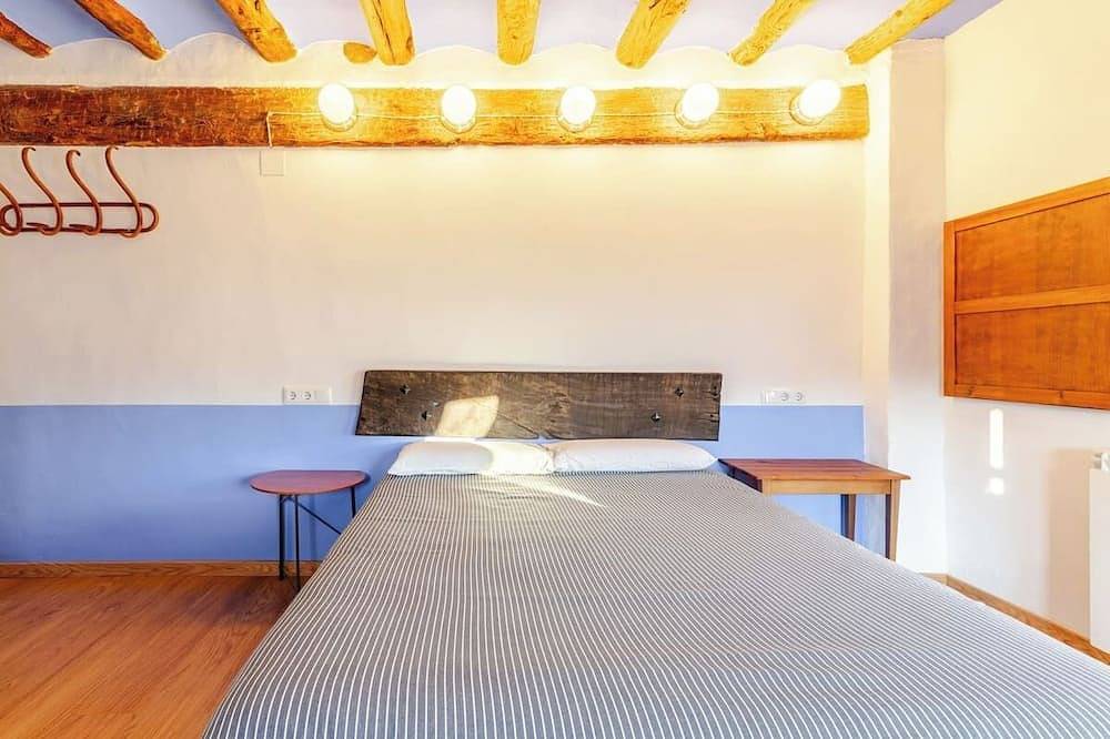 Habitación con baño y sala privados en casa rural in Hoz y Costeán, Provincia de Huesca