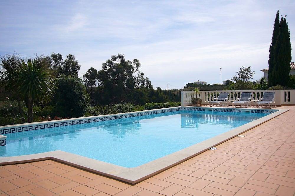 Luxusvilla für 10 Personen. Geräumiges, offenes Layout, das zu atemberaubenden Außenbereichen führt in Faro Distrikt