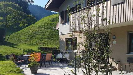 Ferienhaus für 8 Personen, mit Ausblick und Garten, kinderfreundlich in Mellau