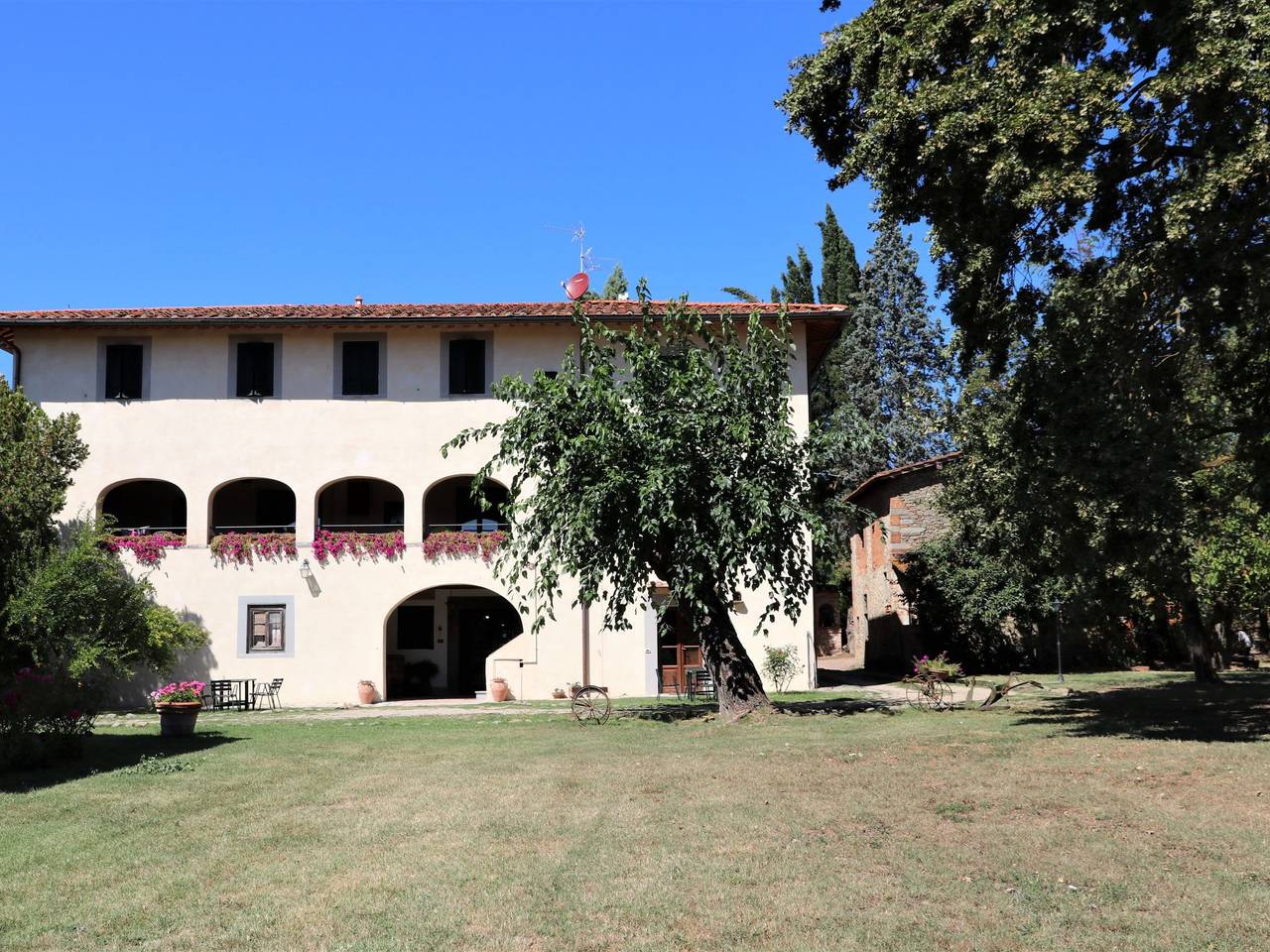 Apartamento entero, Große Wohnung mit 3 Schlafzimmern und 3 Bädern in Reggello, Valdarno