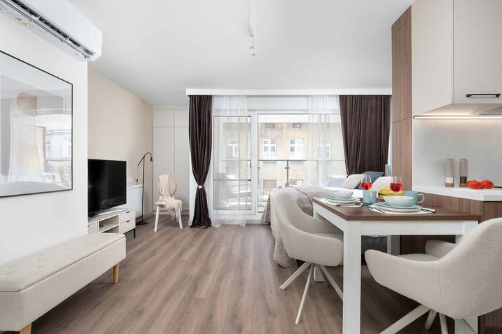 Cały apartament wypoczynkowy, Cozy Studio with a Balcony Air Conditioning Downtown in Łódź, Województwo łódzkie