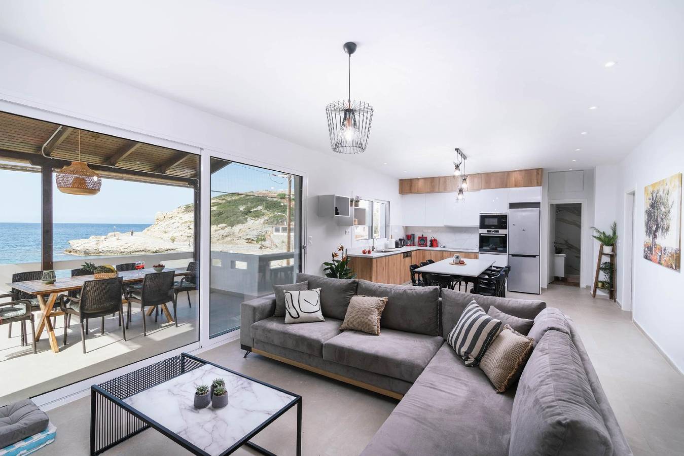 Blissful Beach Front Wohnung mit privatem Schwimmbad in Lygaria, Achlada
