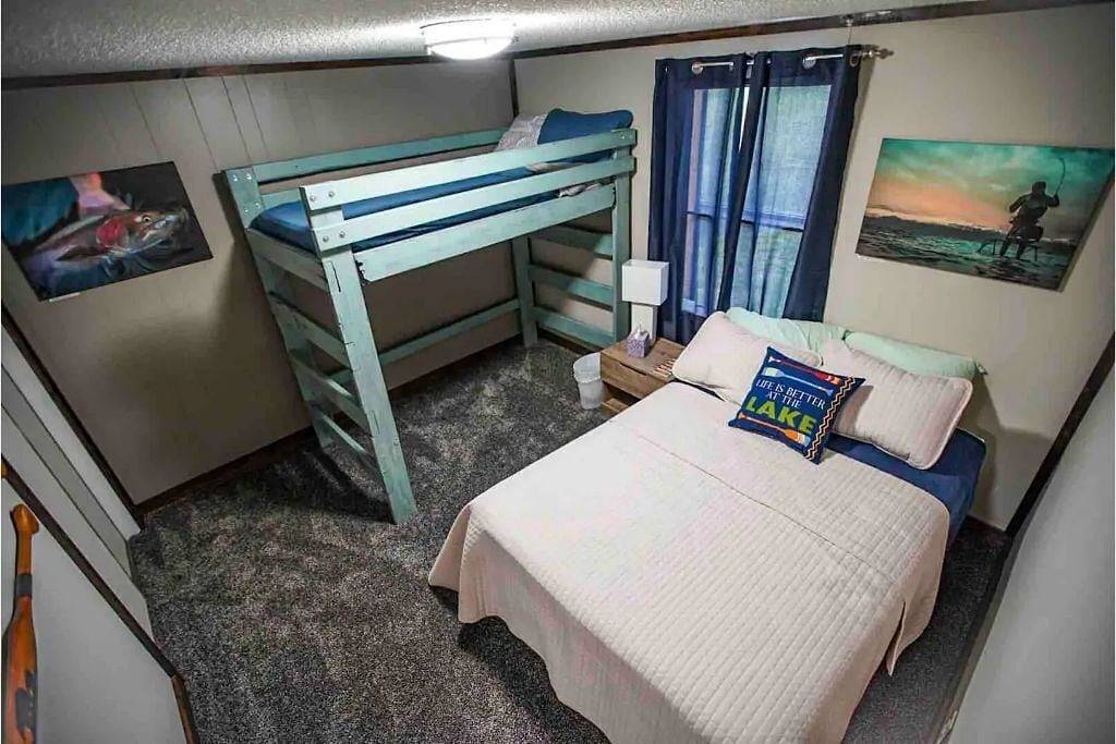 Acreage Next To Pawnee Lake - Sleeps 12! in Lancaster County (NE)