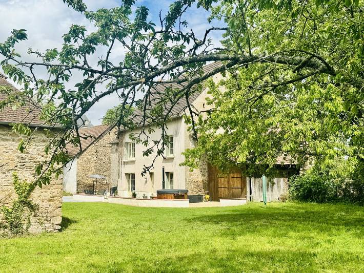 Gîte pour 6 personnes, avec jardin ainsi que jacuzzi et terrasse à Fromental (Haute-Vienne)