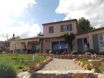 Chambre d’hôte pour 2 personnes, avec jardin et piscine à Cotignac