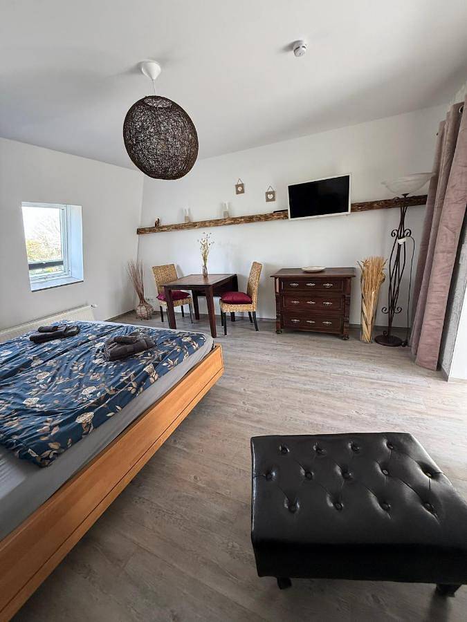 Ferienwohnung für 2 Personen, mit Terrasse und Garten sowie Ausblick in Sternberg - 4