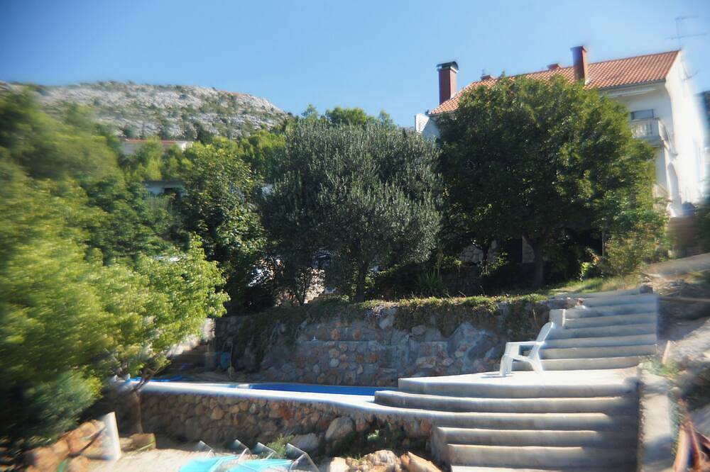  A P A R T M E N T - 7 7 Private beach & swimming pool  in Starigrad Paklenica, Starigrad