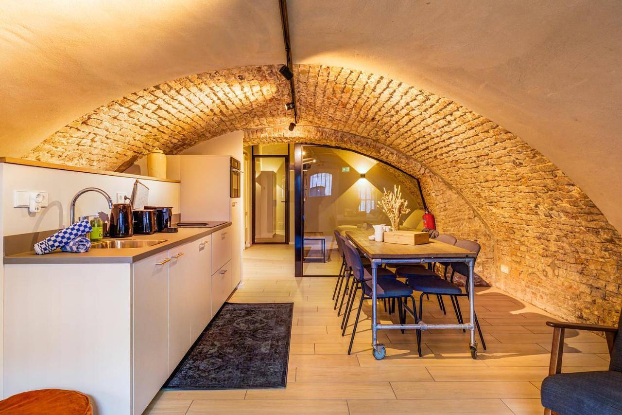 2 Luxurious canal apartments in Utrecht in Utrecht, Bestuur Regio Utrecht