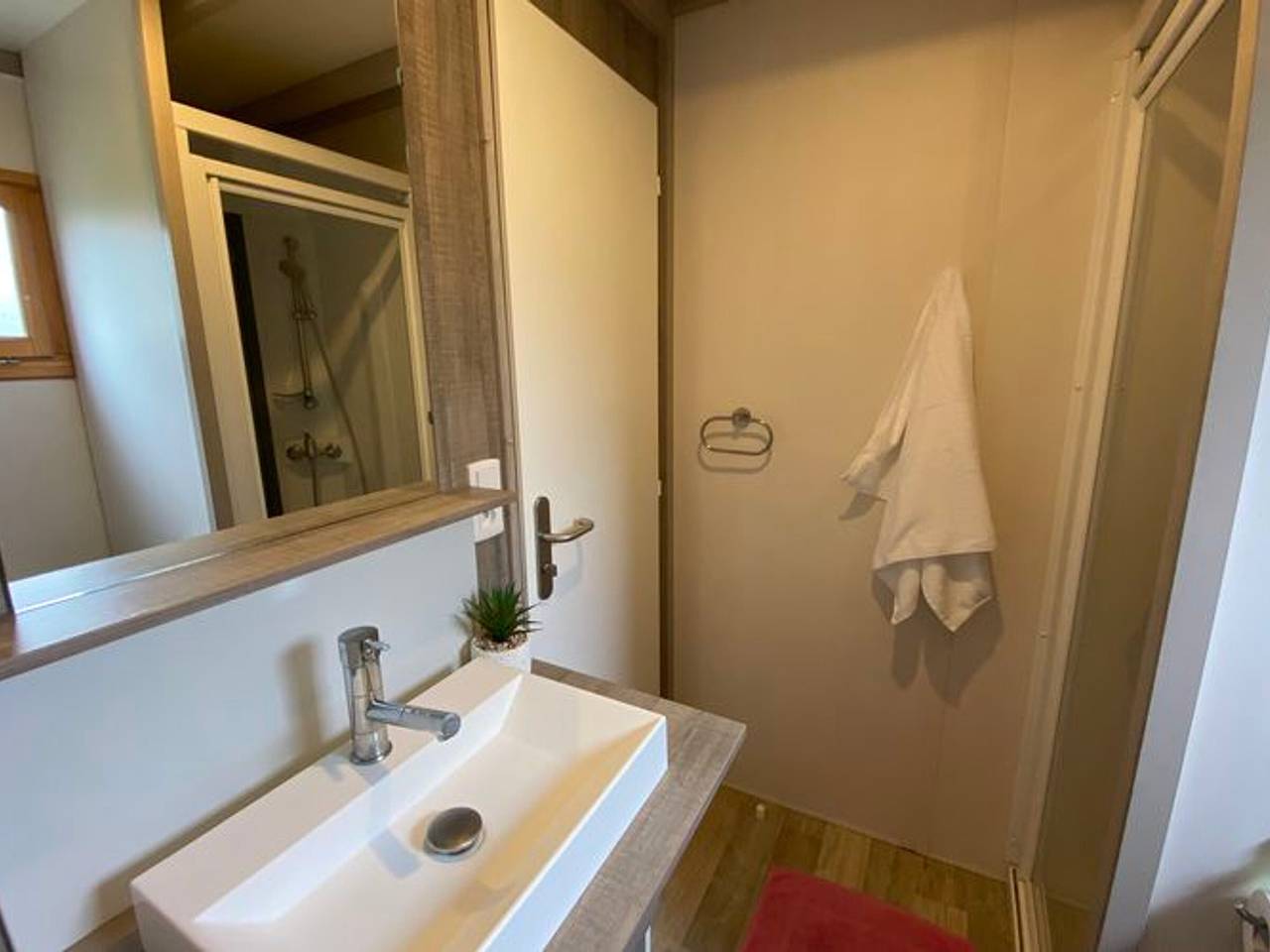 Chalet confortable avec terrasse pour 2 personnes in Coulon, Région de Niort