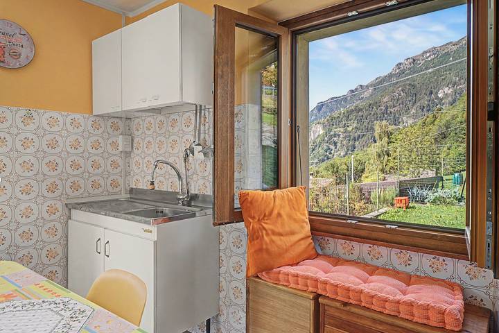 Ganze Wohnung, Ferienwohnung 'Il Melo' mit Bergblick und Gemeinschaftsgarten in Trasquera, Verbano-Cusio-Ossola