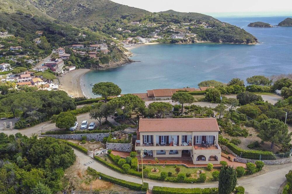 Appartamento intero, Bellissimo appartamento per 2 persone con Wifi, Tv, patio e parcheggio in Morcone, Isola d'Elba