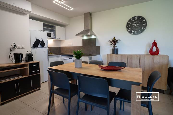 Gîte pour 6 personnes, avec balcon et piscine, adapté aux familles à Vias - 2