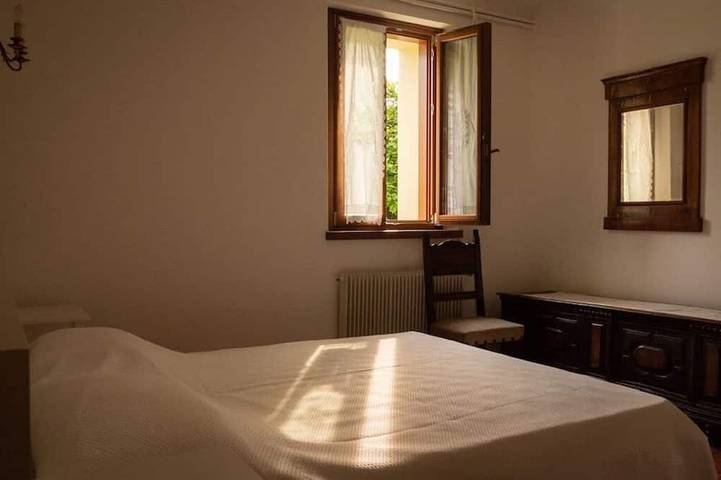 Villa Perale- Apartment in villa with park on the slopes of the Dolomites in Belluno, Schiara