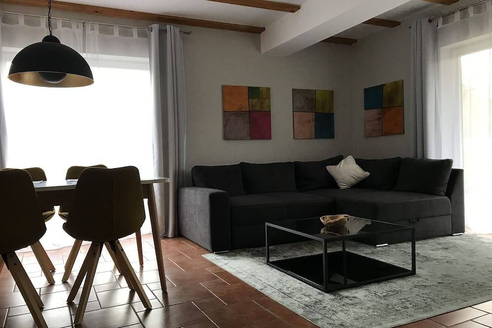 Ganze Wohnung, Apartment in a quiet residential area, 800m away from the Plauer See in Alt Schwerin, Plauer See