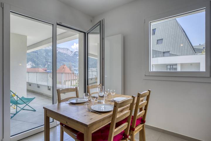 Ferienwohnung für 4 Personen, mit Seeblick und Terrasse in Annecy - 2