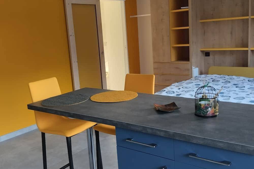 Appartement entier, Gîte studio de plain pied avec terrasse et pergola in Tournon, Région d'Albertville