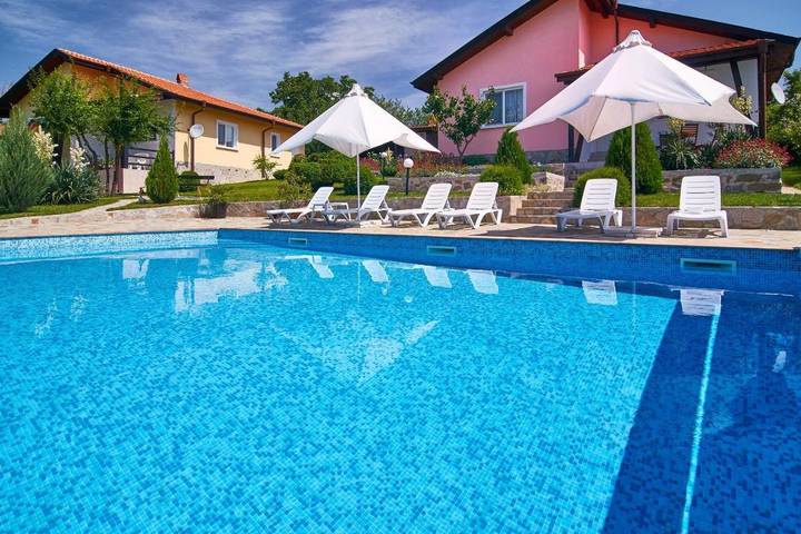 Dom wakacyjny dla 12 osób, z Balkon i Taras oraz Ogród i Basen w Burgas