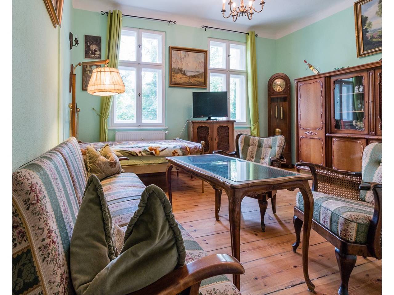 Geheel appartement, Appartement 'Ferienwohnung Romantika I, 45 m²' met gedeeld zwembad, gedeelde tuin en wifi in Sanssouci, Potsdam