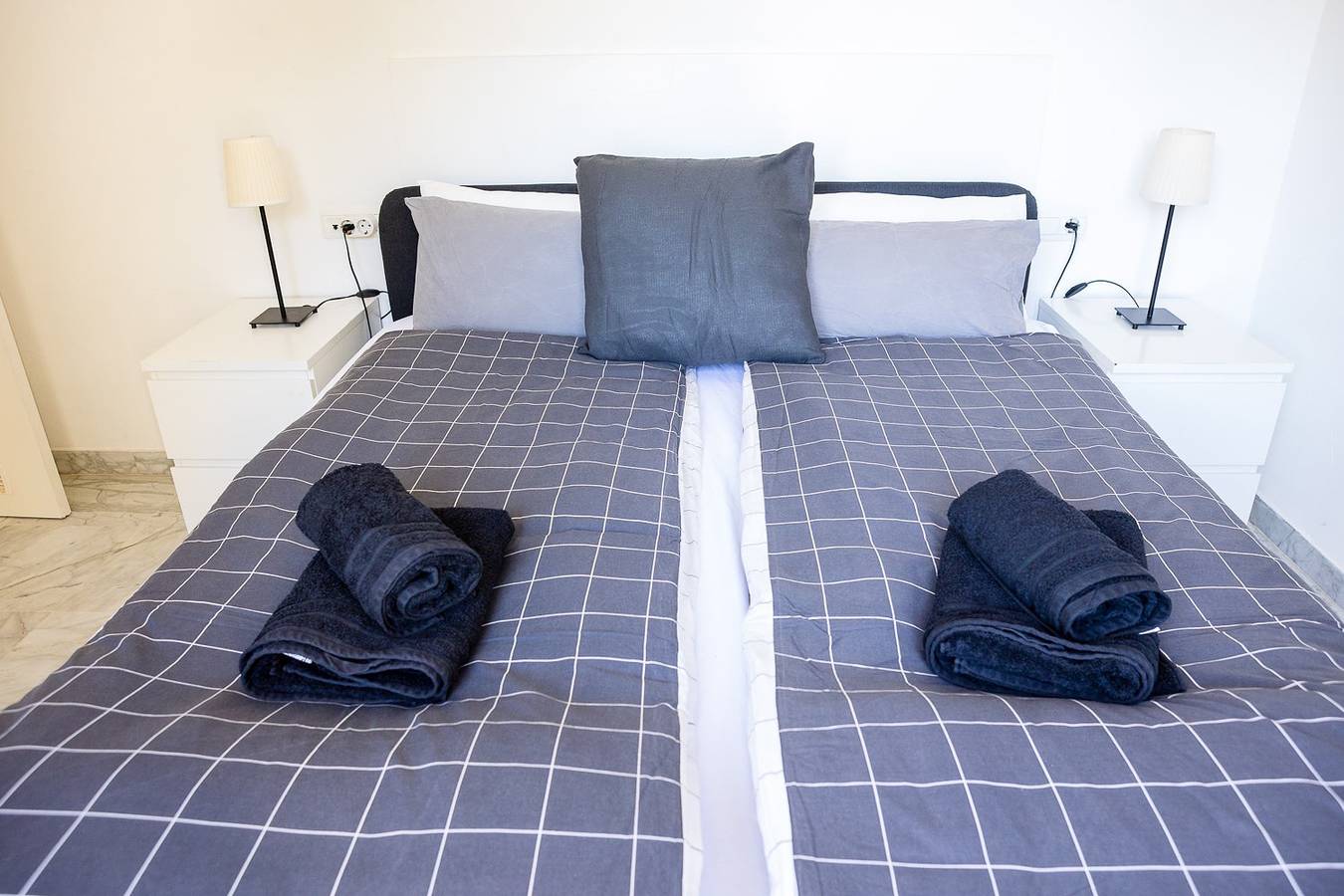 Geheel vakantieappartement, Apt - Sleeps 4 - Pool - Pets Ok - Parking in Marbella West, Marbella