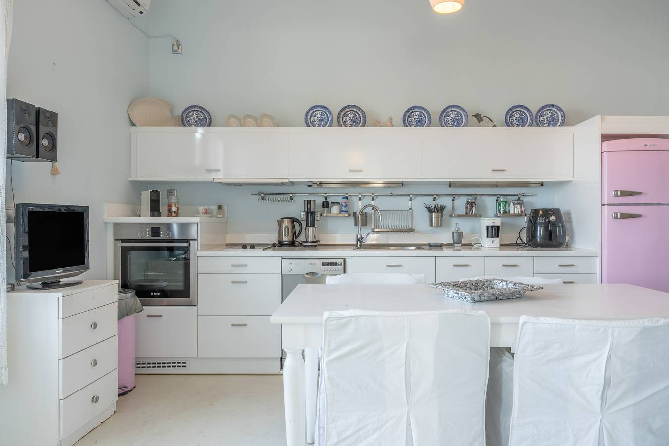 Appartement entier, Appartement 'Afroessa Sky' avec vue mer, Wi-Fi et climatisation in Milos