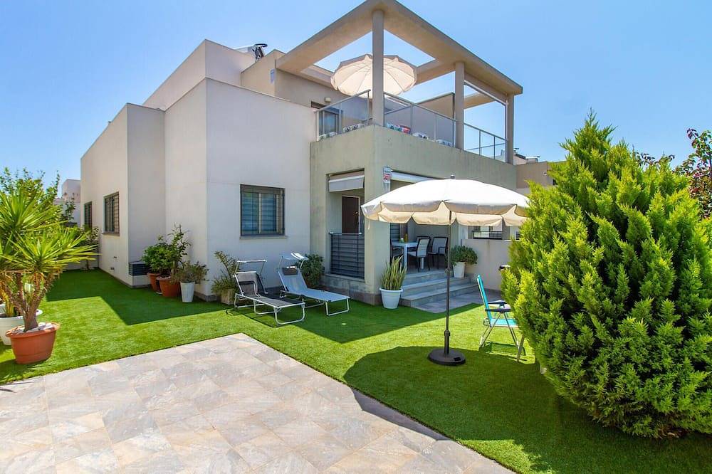 Impresionante casa de 3 dormitorios en. in Las Calas, Torrevieja