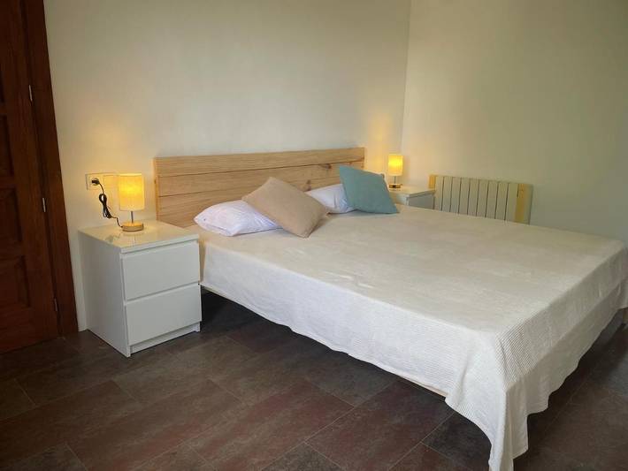 Casa rural para 8 personas, con Balcón y Jacuzzi además de Terraza y Jardín en Porqueras - 4
