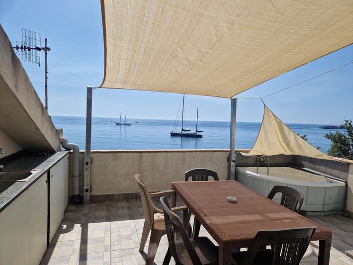 Appartamento per 8 persone, con terrazza a Sant'Anna (Catane)