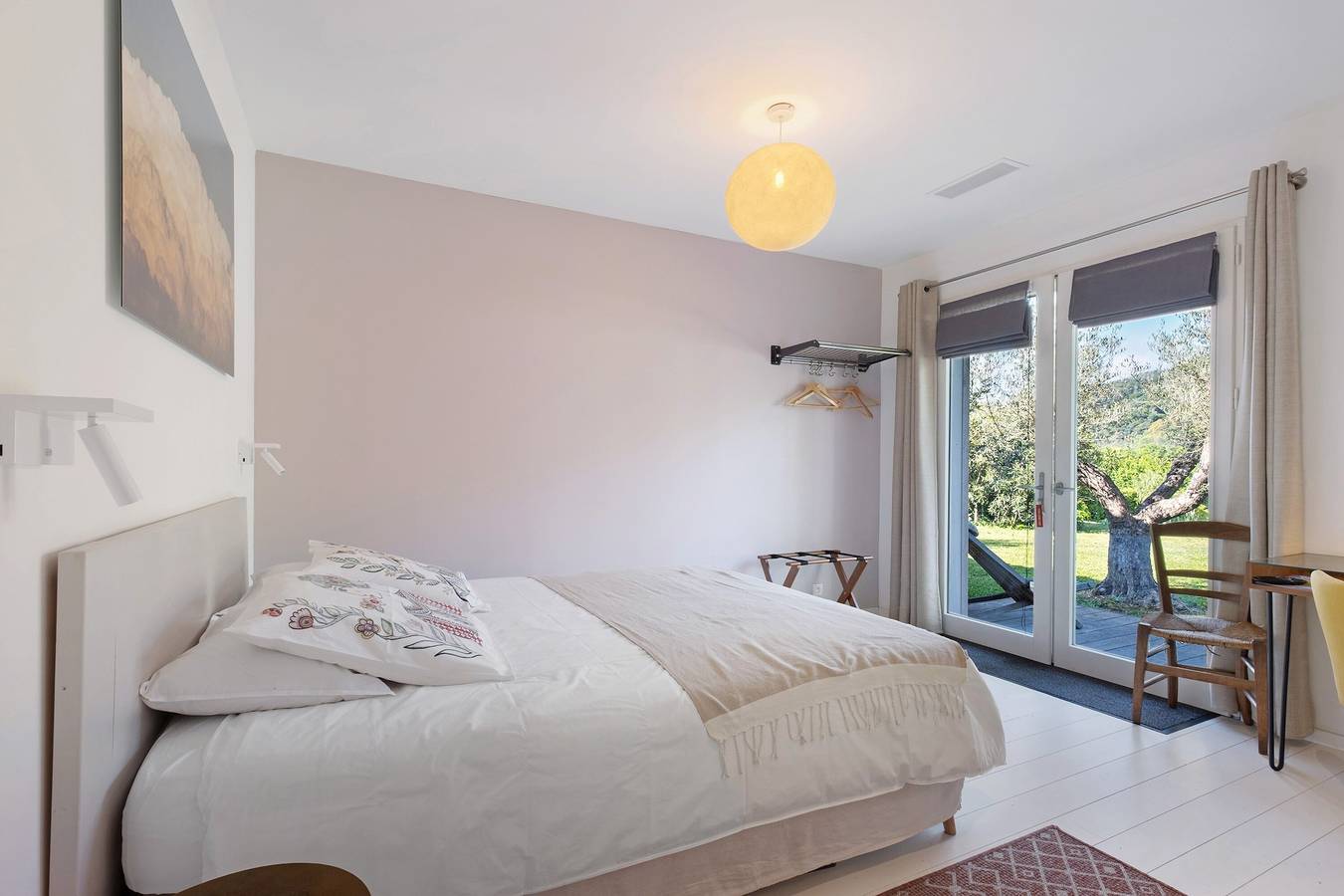 Chambre d’hôtes le125b, chambre de l’olivier, entre mer et montagne in Auribeau-sur-Siagne, Côte méditerranéenne (France)