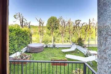 Gîte pour 4 personnes, avec terrasse ainsi que jardin et jacuzzi dans Ponton