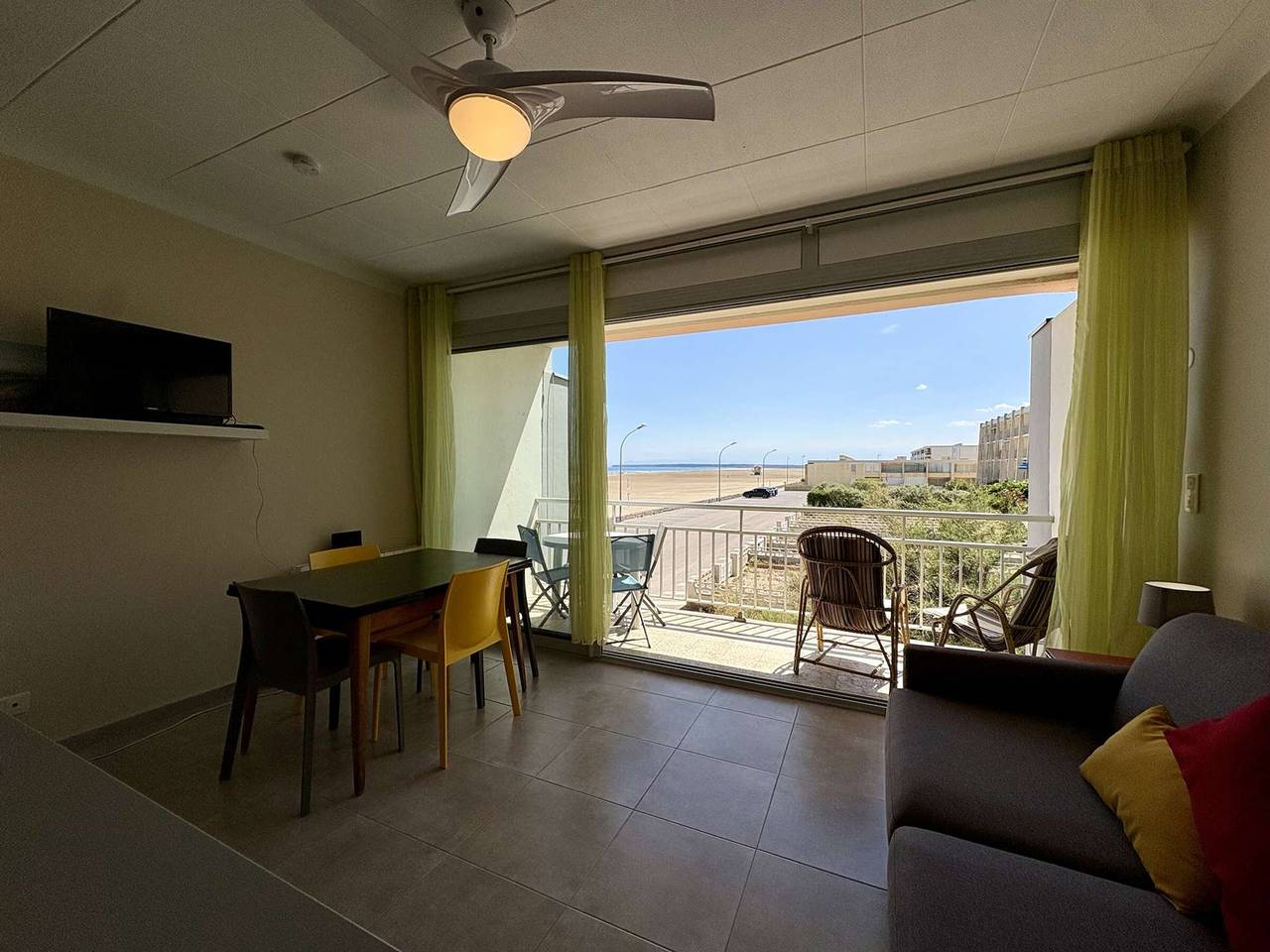 Appartement entier, Appartement 2 pièces pour 5 - Proche plage avec terrasse et parking in Port-la-Nouvelle, Côte méditerranéenne (France)
