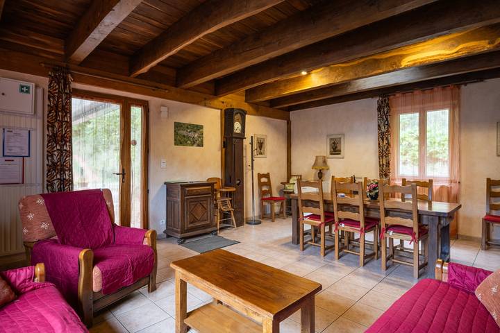 Casa de vacaciones 'Domaine De Jouani - Pergola' con piscina compartida, terraza privada y Wi-Fi in Villecomtal, Aveyron (desambiguación)