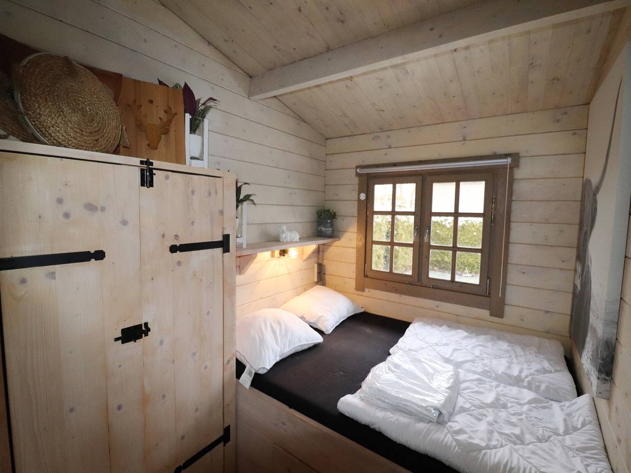 Hut in Tzummarum met zwembad en tennisbaan in Franekeradeel, Nederlandse Noordzeekust