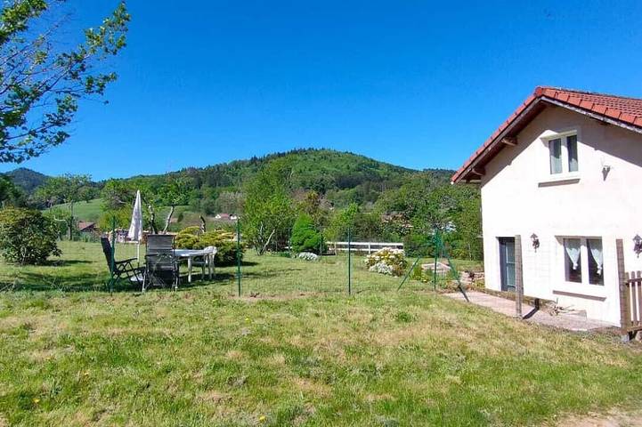 Location de vacances pour 2 personnes, avec jardin dans Jussarupt