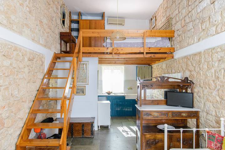 Gîte pour 4 personnes, avec jardin, adapté aux familles dans Égine - 4