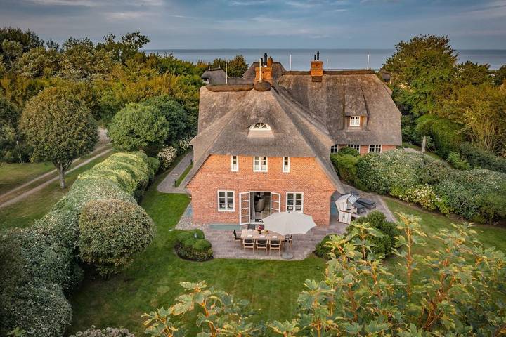 Ferienhaus für 8 Personen, mit Terrasse und Garten sowie Sauna in Keitum