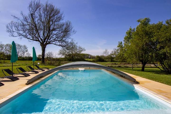 Location de vacances pour 2 personnes, avec vue et jardin ainsi que piscine et vue sur le lac à Naussannes - 2