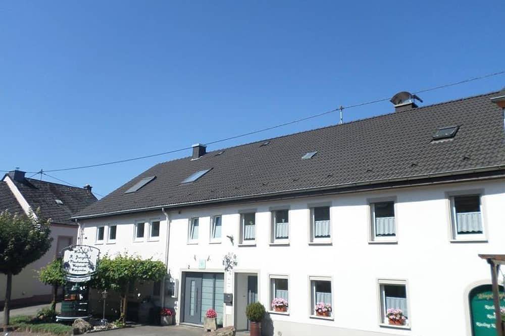 Ganze Wohnung, Weingut-Ferienwohnung Jungblut - nur Urlaubsgäste - Ferienwohnung in Konz, Landkreis Trier-Saarburg