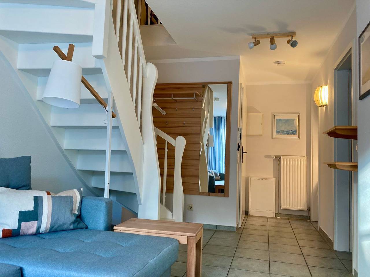 Ganze Wohnung, Komfortable Ferienwohnung in erster Strandreihe mit Balkon in Zingst in Müggenburg, Zingst