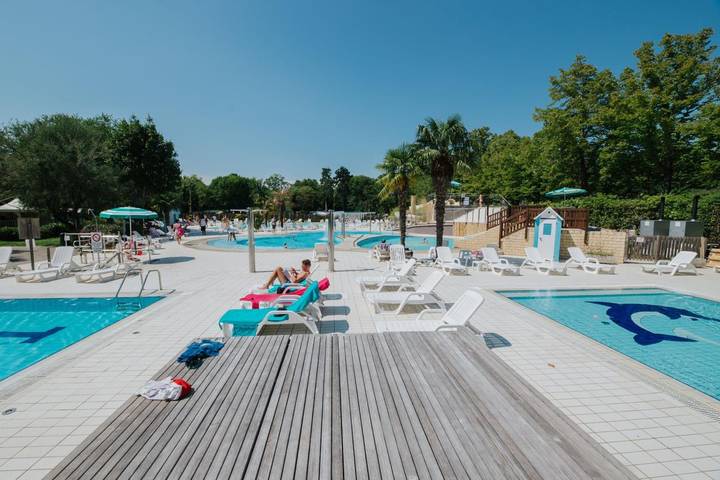 Ferienpark für 4 Personen, mit Whirlpool und Terrasse sowie Garten und Kinderpool an der Adriatisches Meer