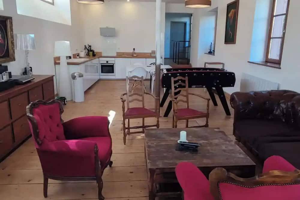Entire apartment, Bel Appartement en Coeur de Ville Avec Parking Privé in Ribeauvillé, Parc naturel régional des Ballons des Vosges