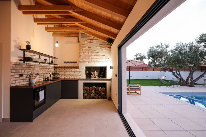 Villa Elaia with heated pool in Sukosan, Zadar