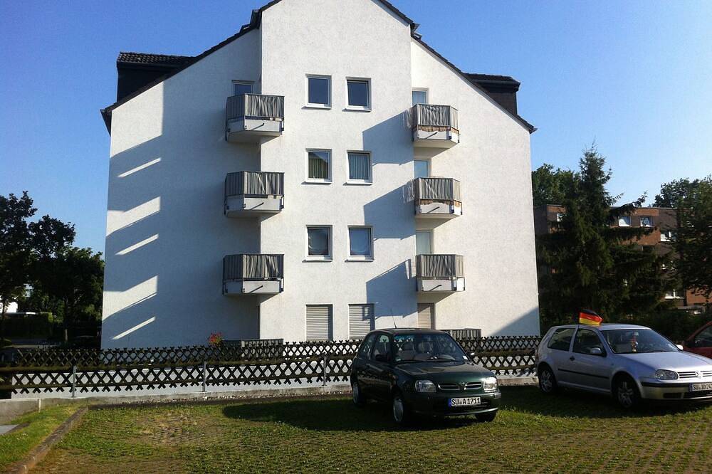 Ganze Wohnung, Top Ausstattung und super Verkehrsanbindung nach Köln Bonn Siegburg, Tg-Platz in Troisdorf, Rhein-Sieg-Kreis