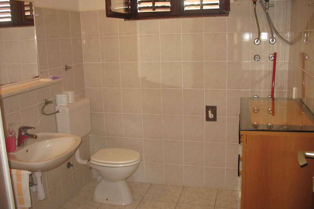 Ganze Wohnung, Ferienwohnung 250 m vom Meer entfernt in Kukljica, Insel Ugljan